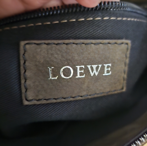 Authentic Loewe anagram Unisex messenger bag ,guitar adjustible  strap - Picture 11 of 12